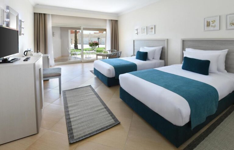 A twin room opening onto a terrace and the lawn